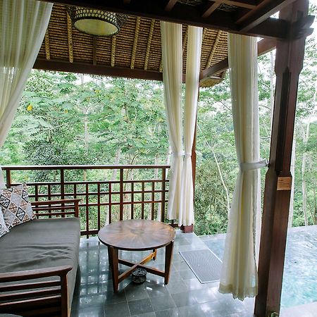 Tejaprana Resort & Spa Ubud Exterior foto A view of the pool at the resort
